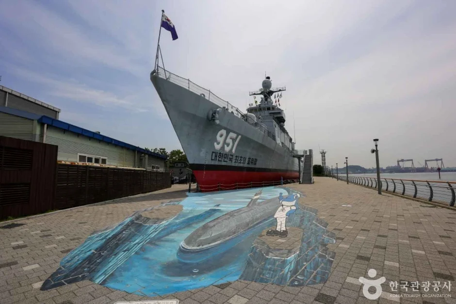 함선 내부를 직접 탐험할 수 있다고?"... 울산광역시 남구에서 만나는 36년간 바다 지킨 울산함