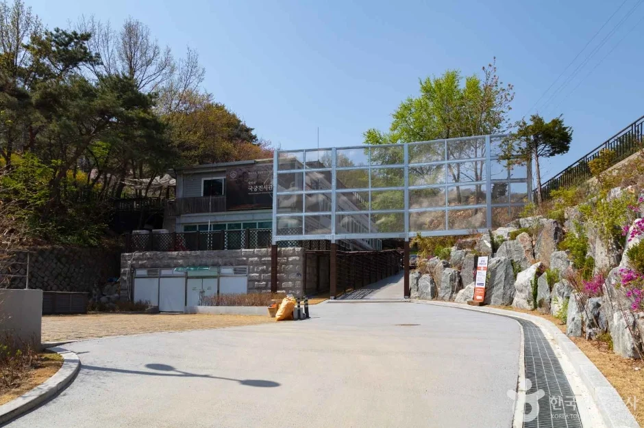 서울 한복판에 이런 곳이?"... 125년 역사 간직한 종로 황학정, 고종도 즐긴 국궁의 성지