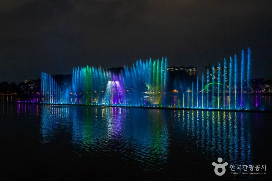 버드나무 숲길 1.5km를 걷는데 무료라고요?"... 충북 충주 호암지, 봄꽃 가득한 힐링 산책