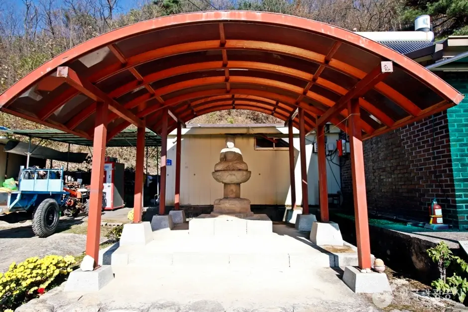 충주 오갑사지 석조여래좌상 (3)