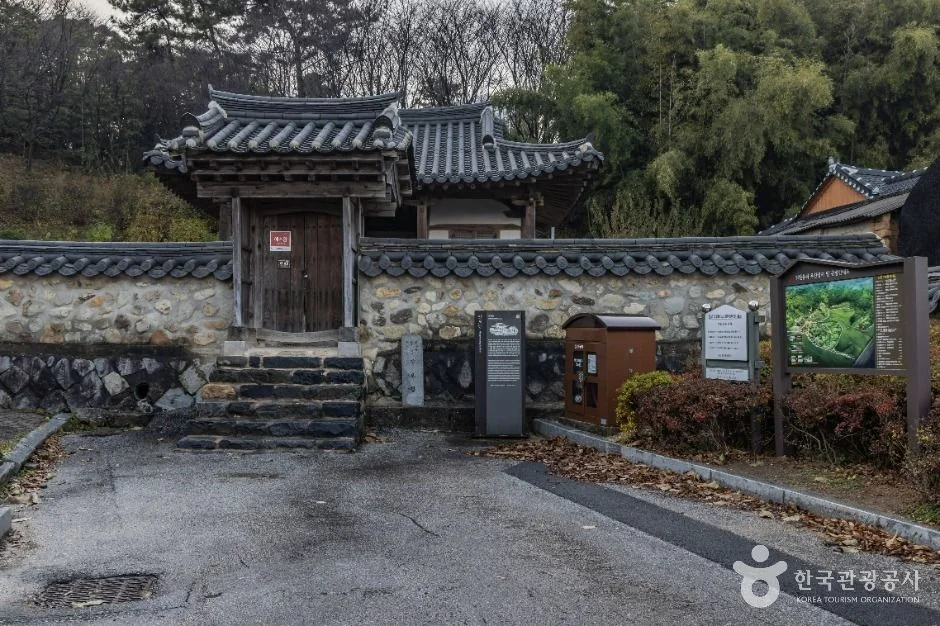 익산 망모당, 봄꽃과 함께하는 역사 탐방 코스