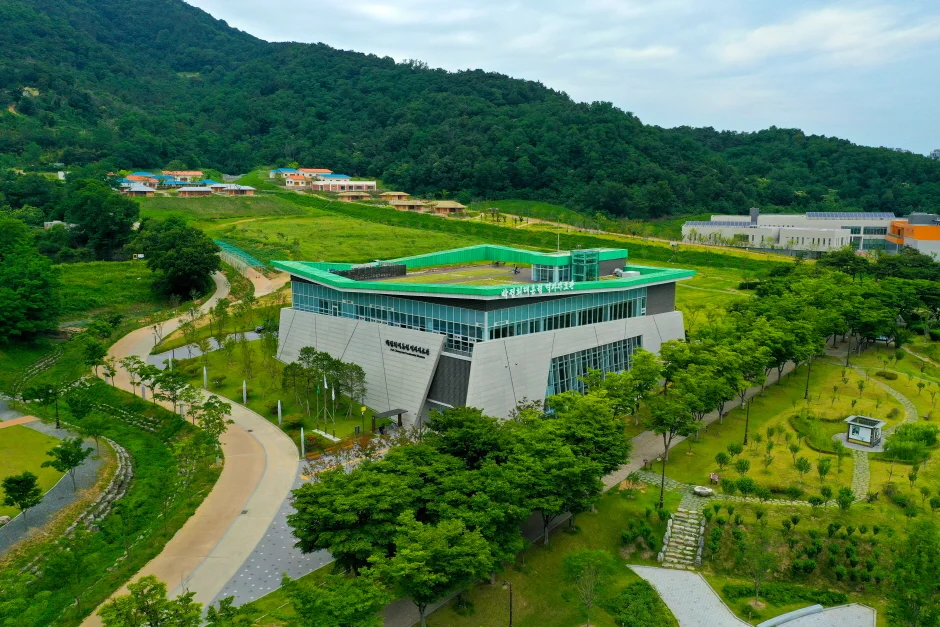 구미 박정희대통령역사자료관, 전시물과 방문 정보