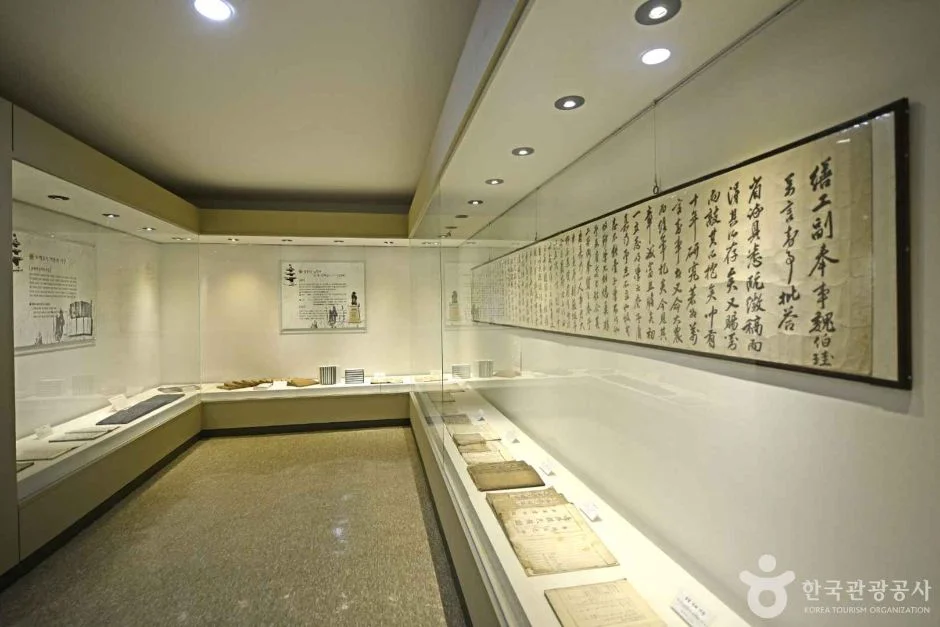 이런 곳이 무료라고?"... 전라남도 장흥군 방촌유물전시관, 200여점 유물 전시