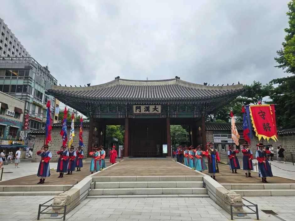 궁궐 앞에서 펼쳐지는 웅장함"... 2026년 내내 서울 중구에서 만나는 왕궁수문장 교대의식