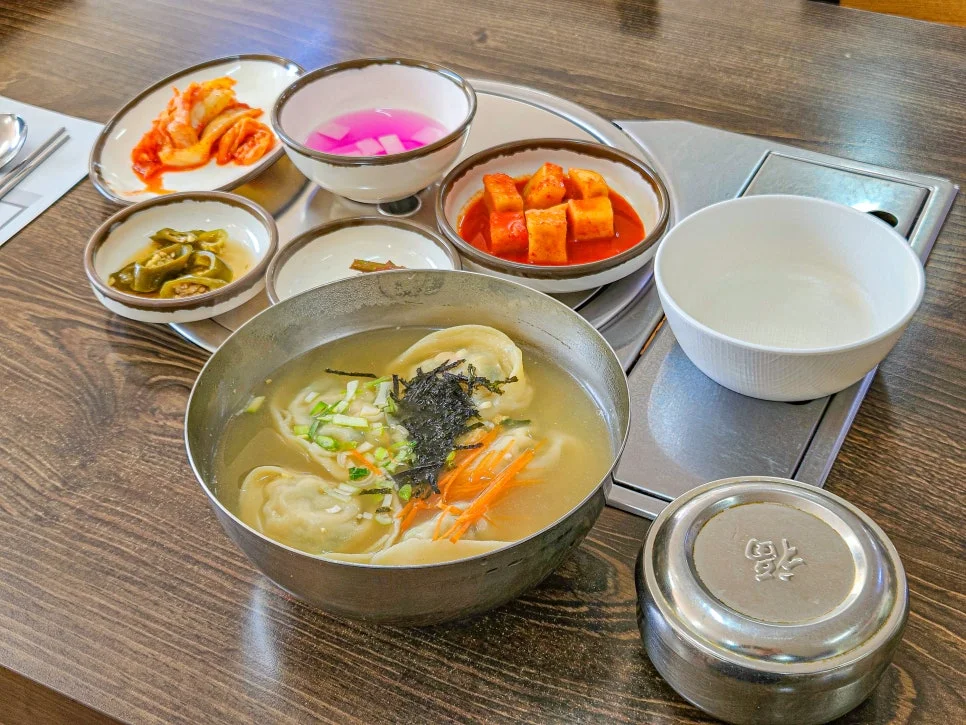 황해도식 만두전골이 1인 1만원대?"... 공주 으뜸공주맛집 선정된 황해도전통손만두국