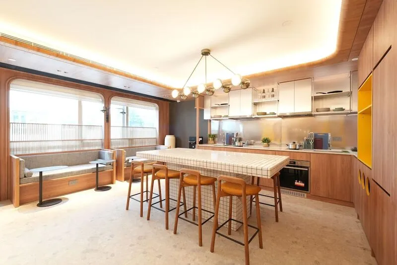 대시 리빙 온 퀸즈