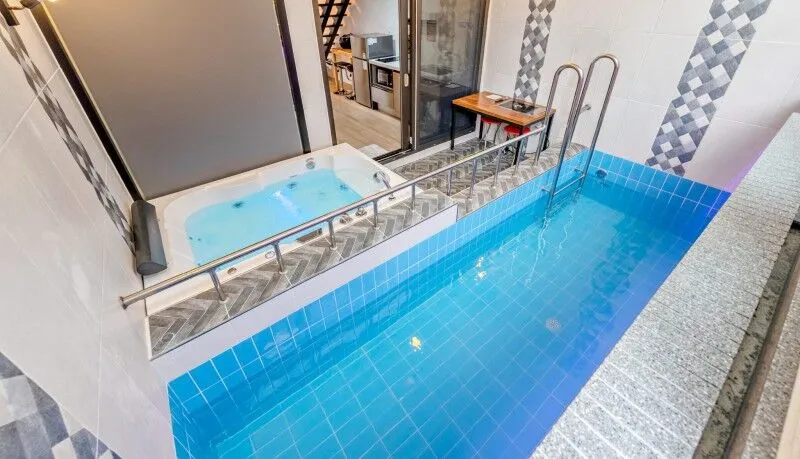 강릉 경포로사풀빌라