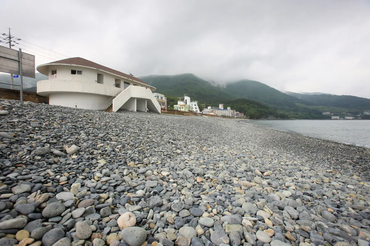 거제학동몽돌해변