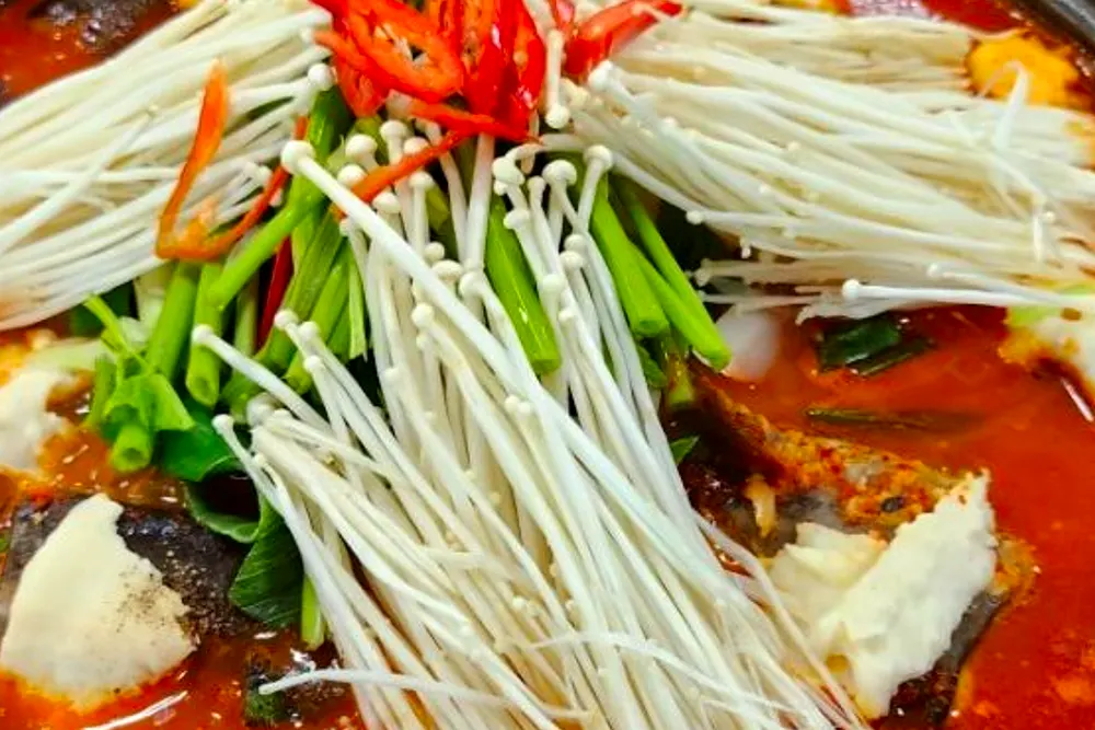 6시 내고향 충북 괴산 민물매운탕 산막이 세자매 식당 자연산버섯전골 2