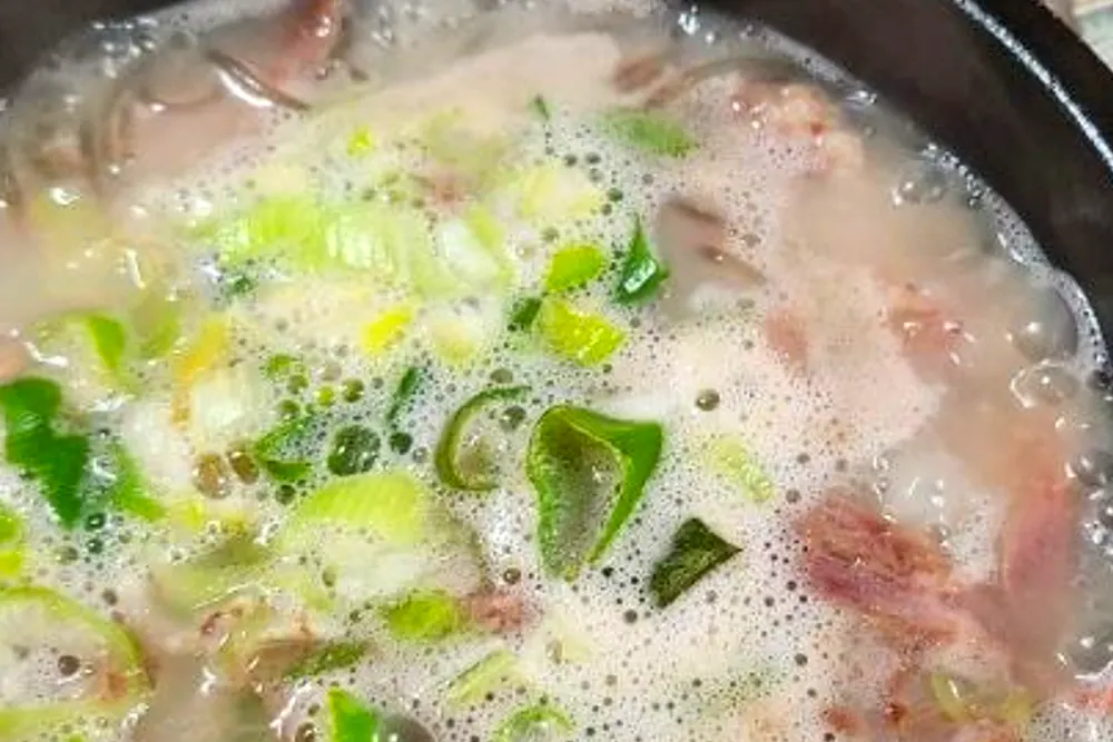 극한직업 (Extreme Job) ซุปหัววัว 20 ปี ร้านคุณยายในเมือง 영주시 (ยองจู) สูตรลับหม้อเหล็กหล่อ 4
