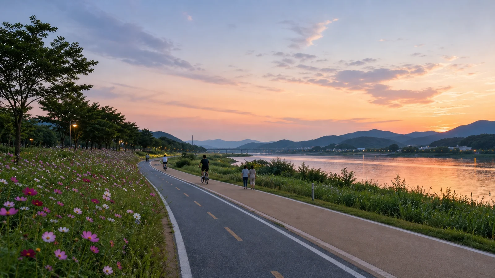 팔당물안개공원 수변 자전거길과 꽃길의 해질녘 풍경