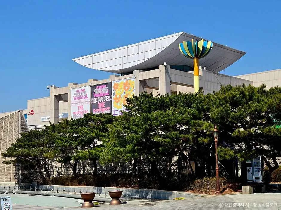 "밖은 후텁지근한데 안은 서늘하다" 대전 실내 피서 5곳