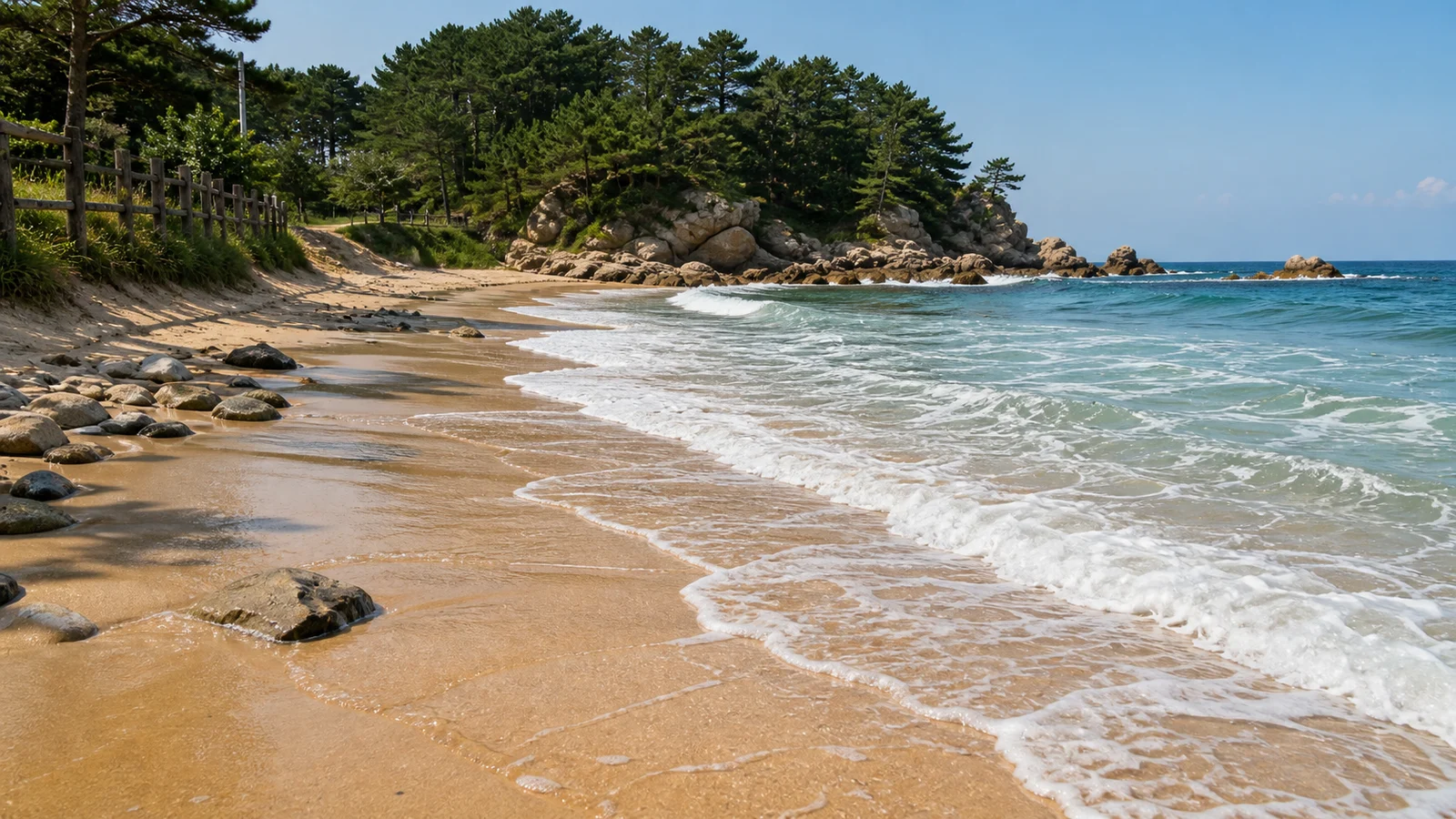 하조대권 바위 해안과 파도 산책길