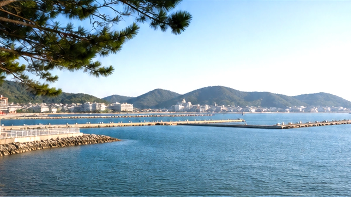 항구와 해안선이 내려다보이는 수변 전망