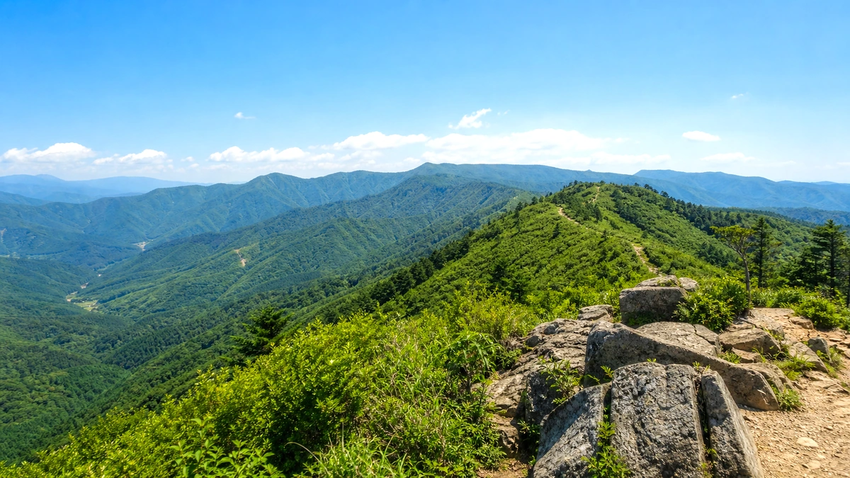 무주 적상산 능선 전망과 열린 하늘