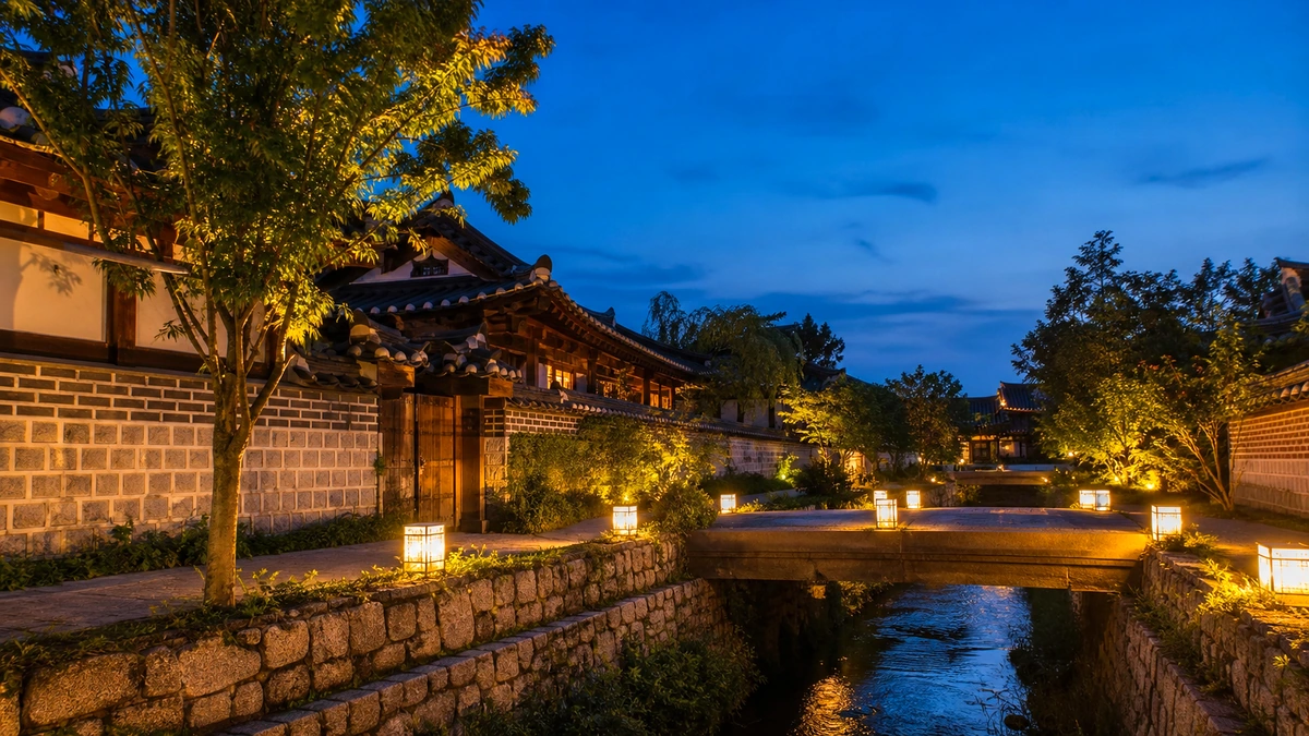 전주 한옥 지붕선과 야간 조명