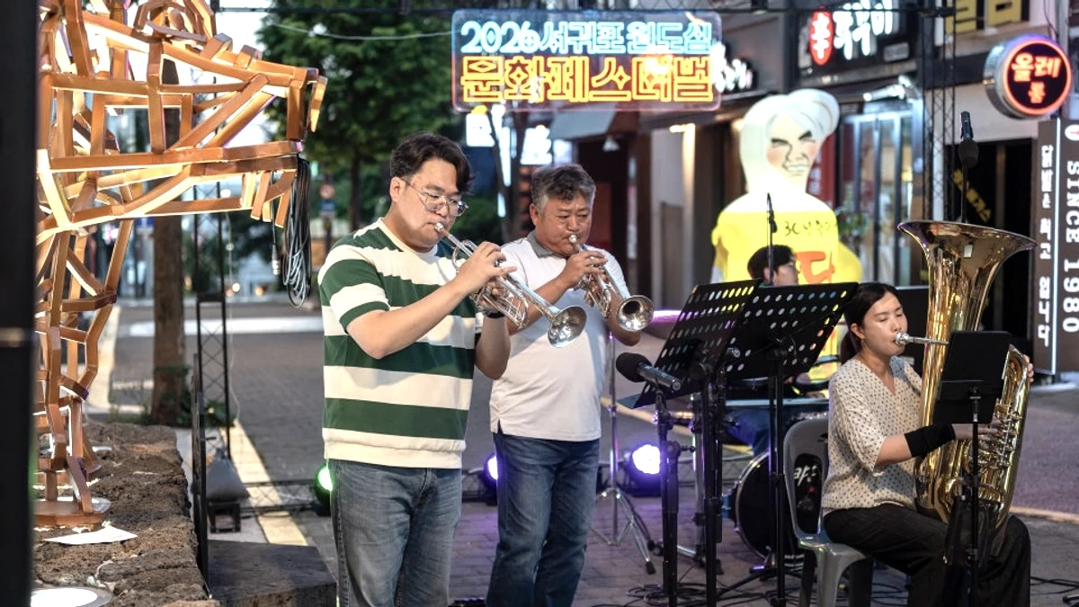 이중섭 거리 여름밤 공연 불빛