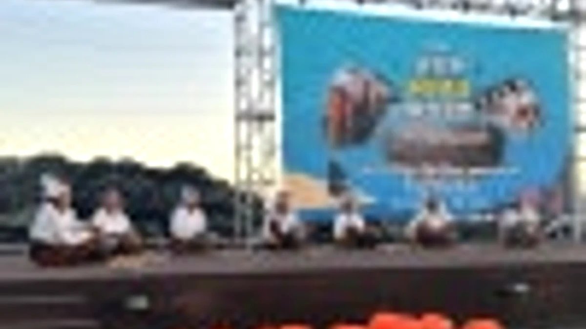 대평리포구 해녀공연장 무대와 공연 안내 현수막