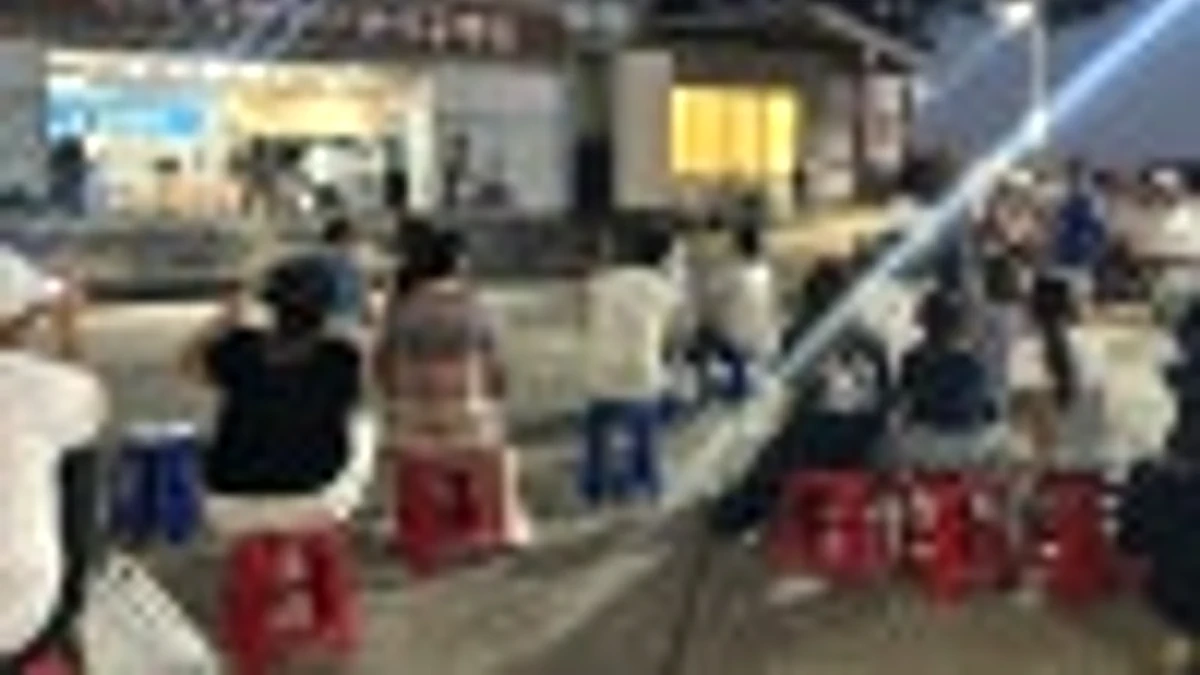 대평리포구 해녀공연장에 조명이 켜진 여름밤 공연장