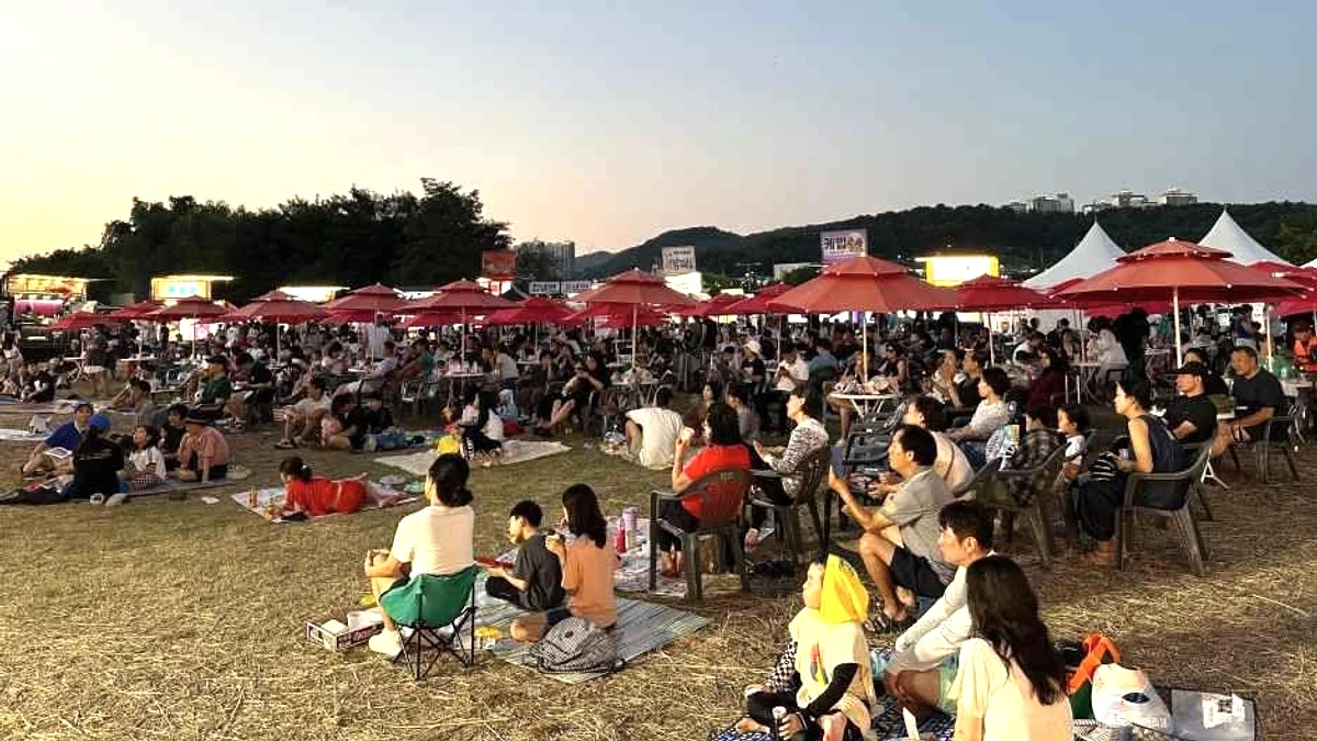 송도해변축제 먹거리존과 캠프닉 체류 공간이 있는 행사장