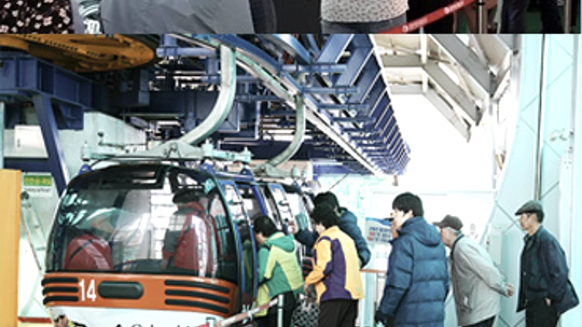 통영케이블카 야간 탑승 시설과 조명 케이블카 이동 장면