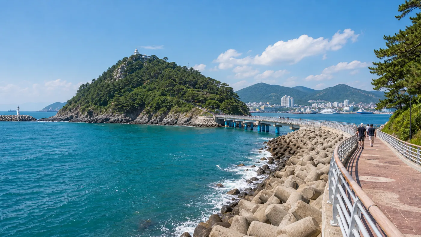 Đường đi dạo ven biển Odonngdo Yeosu và biển xanh