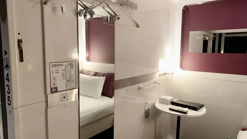 퍼스트 캐빈 미도스지 - 난바 호텔 사진