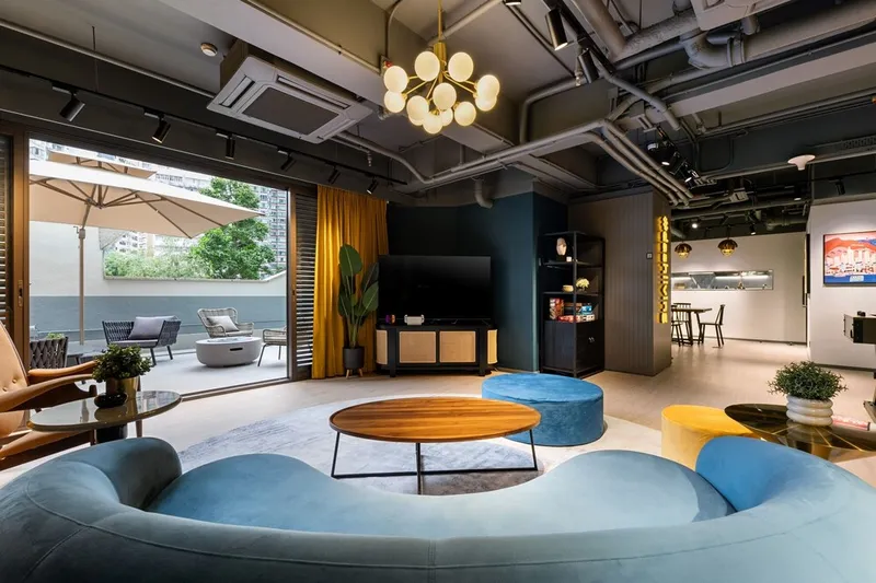 대시 리빙 온 할리우드 호텔 사진