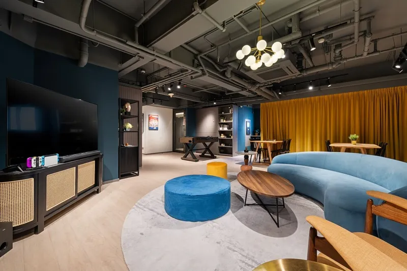 대시 리빙 온 할리우드 호텔 사진