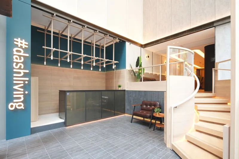 대시 리빙 온 할리우드 호텔 사진