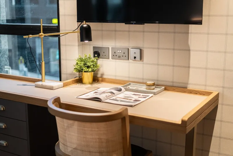 대시 리빙 온 할리우드 호텔 사진