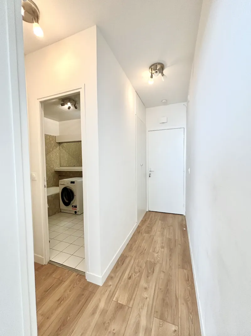 루루라라 1호점 파리 숙소 에펠탑 센느강변 바로 앞 넓은 현대식 아파트 독채 호텔 사진