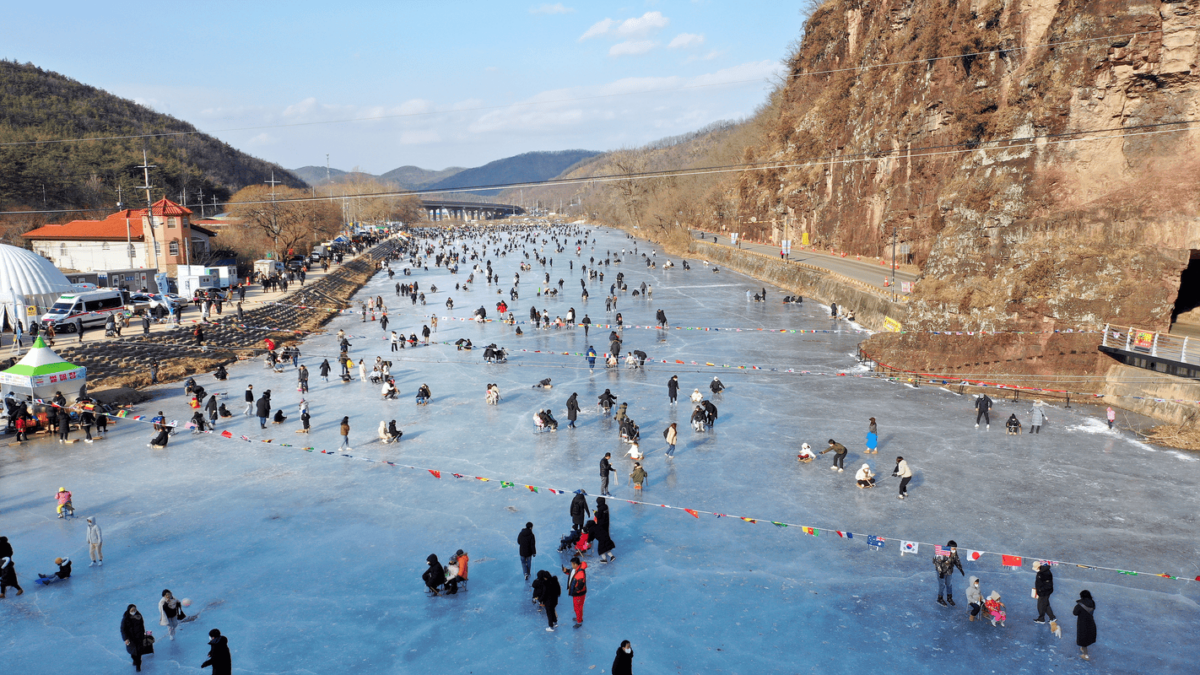 안동 암산유원지에서 펼쳐지는 겨울낭만, 얼음축제 한복판으로 떠나볼까